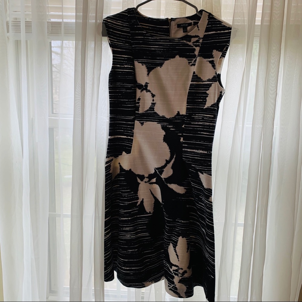 LIKE NEW Apt. 9 Floral Midi Dress
